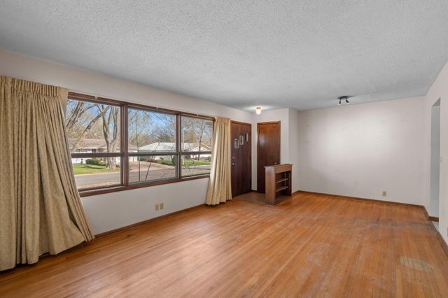 5251 Quebec Avenue N, New Hope, MN 55428