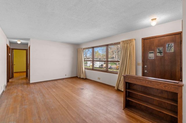 5251 Quebec Avenue N, New Hope, MN 55428