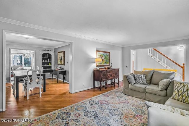 4132 Sheraton Road, Ottawa Hills, OH 43606