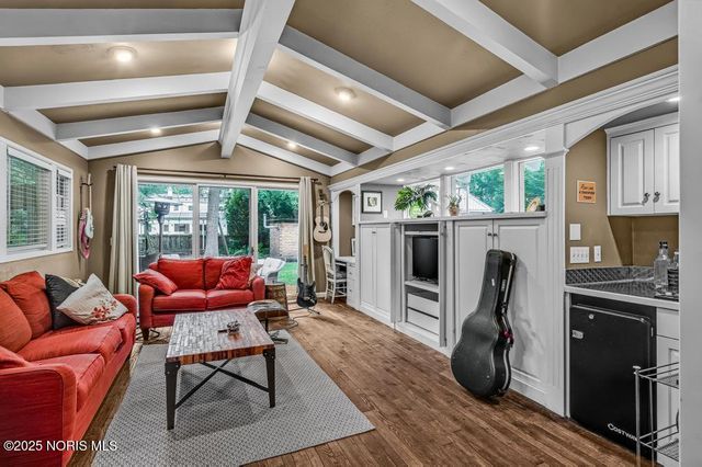 4132 Sheraton Road, Ottawa Hills, OH 43606