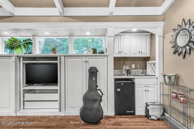 4132 Sheraton Road, Ottawa Hills, OH 43606