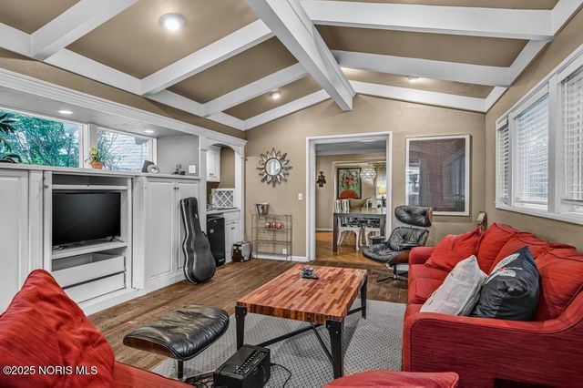 4132 Sheraton Road, Ottawa Hills, OH 43606