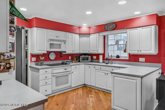 4132 Sheraton Road, Ottawa Hills, OH 43606