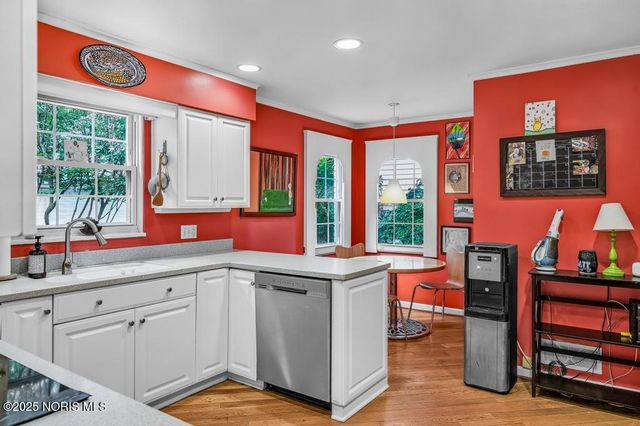 4132 Sheraton Road, Ottawa Hills, OH 43606