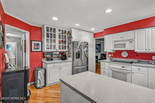 4132 Sheraton Road, Ottawa Hills, OH 43606