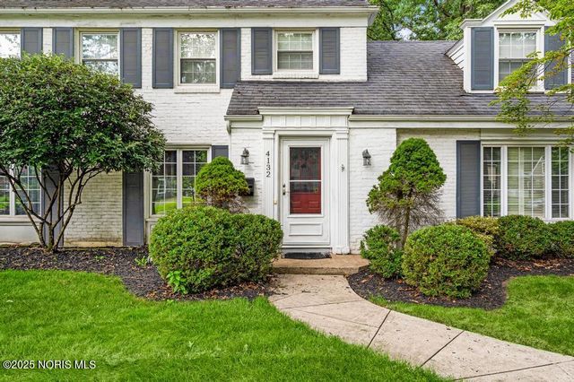 4132 Sheraton Road, Ottawa Hills, OH 43606