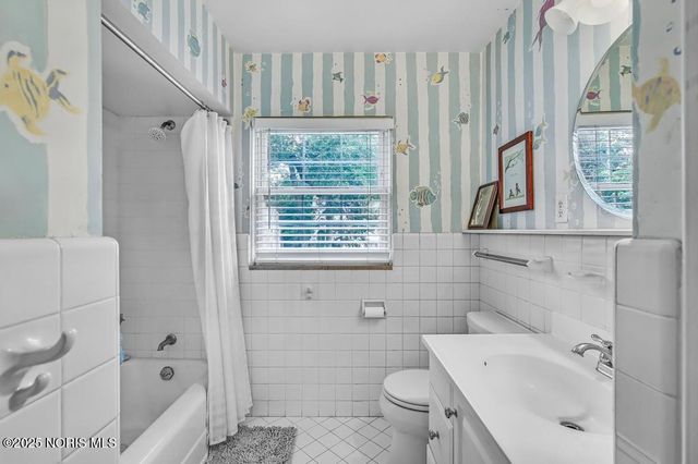 4132 Sheraton Road, Ottawa Hills, OH 43606