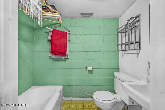 4132 Sheraton Road, Ottawa Hills, OH 43606