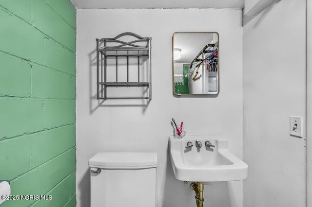 4132 Sheraton Road, Ottawa Hills, OH 43606