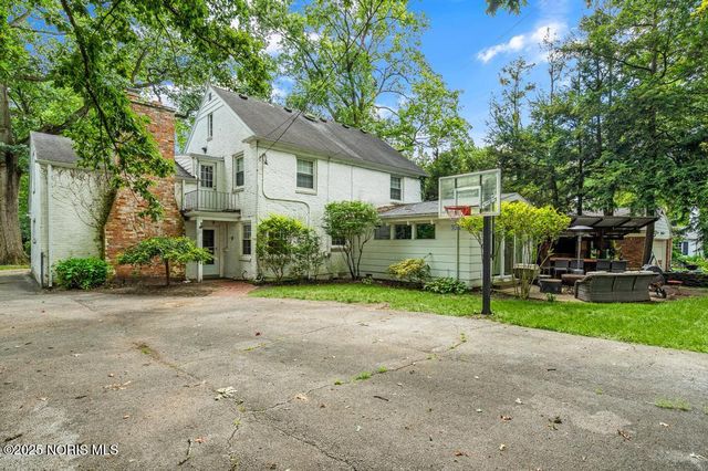 4132 Sheraton Road, Ottawa Hills, OH 43606