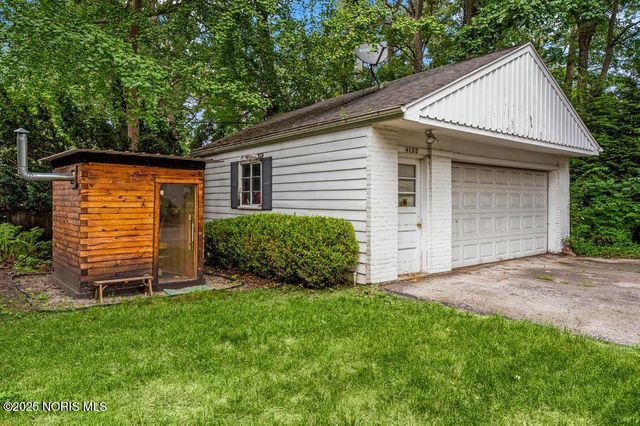 4132 Sheraton Road, Ottawa Hills, OH 43606