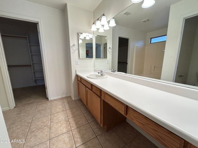 8571 W VOGEL Avenue, Peoria, AZ 85345