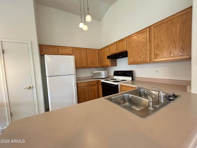 8571 W VOGEL Avenue, Peoria, AZ 85345