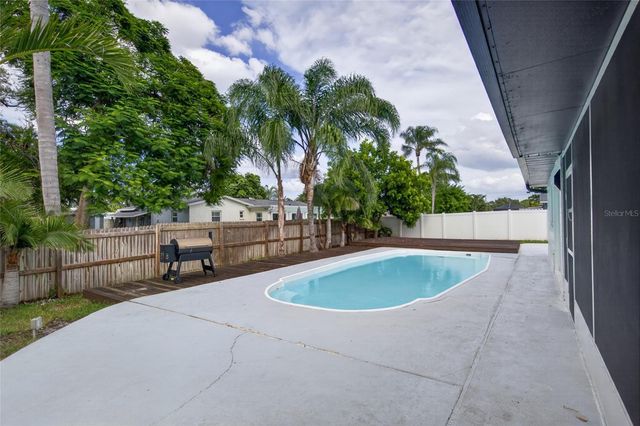 1689 PENNSYLVANIA AVENUE NE, St Petersburg, FL 33703
