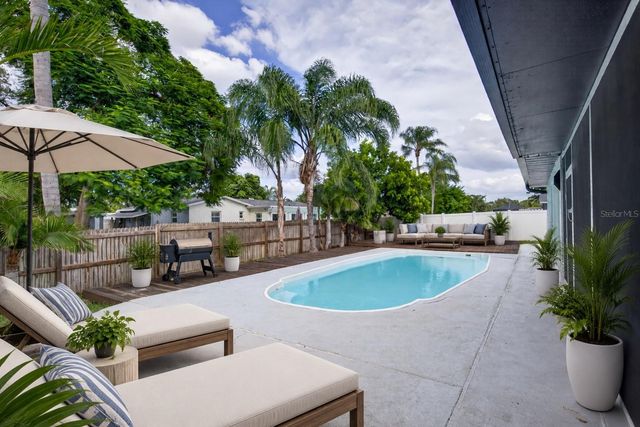 1689 PENNSYLVANIA AVENUE NE, St Petersburg, FL 33703