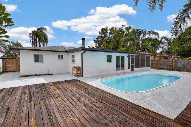 1689 PENNSYLVANIA AVENUE NE, St Petersburg, FL 33703
