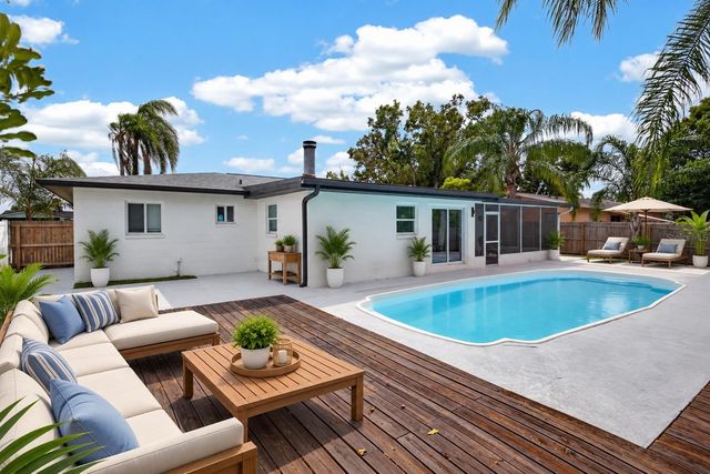 1689 PENNSYLVANIA AVENUE NE, St Petersburg, FL 33703