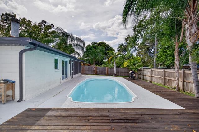 1689 PENNSYLVANIA AVENUE NE, St Petersburg, FL 33703