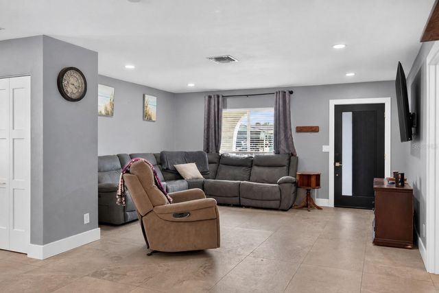 1689 PENNSYLVANIA AVENUE NE, St Petersburg, FL 33703
