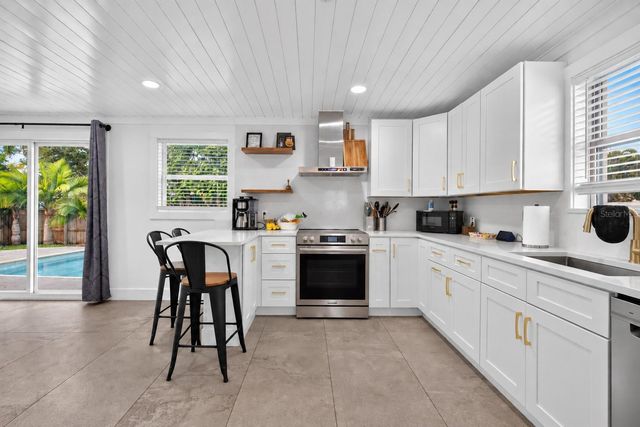 1689 PENNSYLVANIA AVENUE NE, St Petersburg, FL 33703