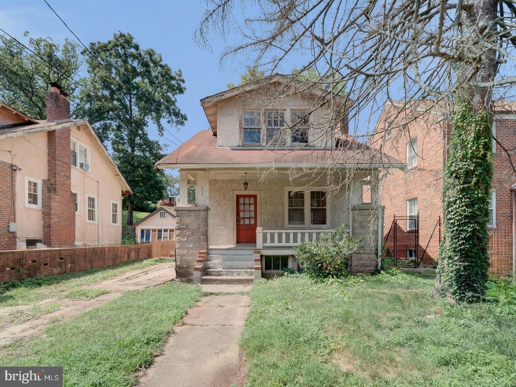 2824 MYRTLE AVE NE, Washington, DC 20018