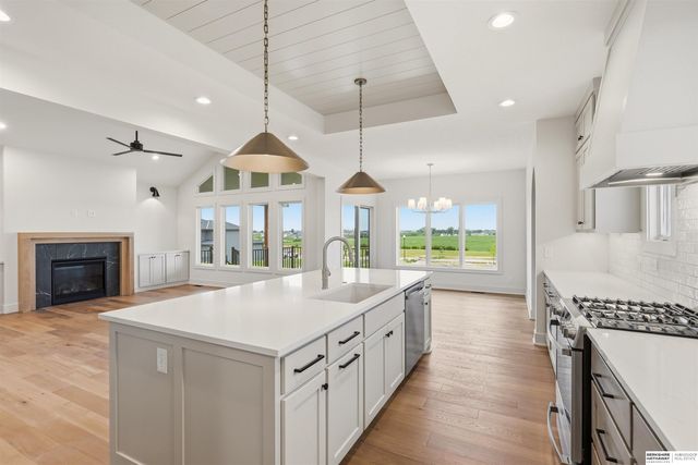 21225 Sunburst Avenue, Elkhorn, NE 68022
