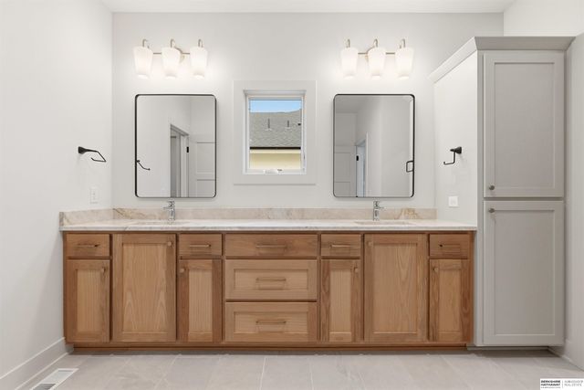 21225 Sunburst Avenue, Elkhorn, NE 68022