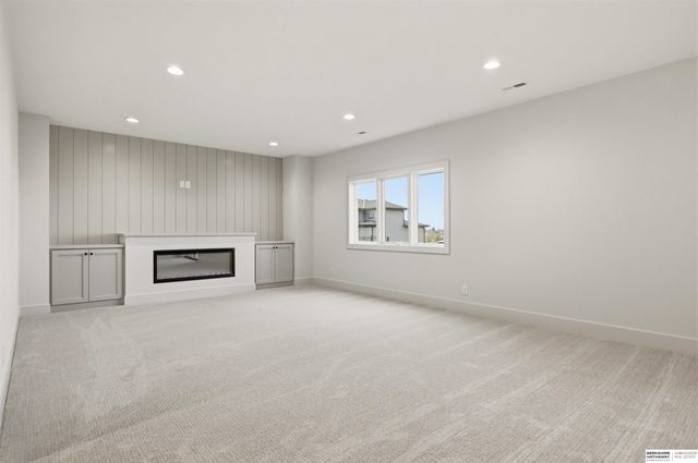 21225 Sunburst Avenue, Elkhorn, NE 68022