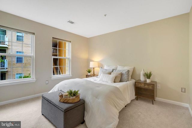 13621 Garfield Pl Apt 302, Woodbridge, VA 22191
