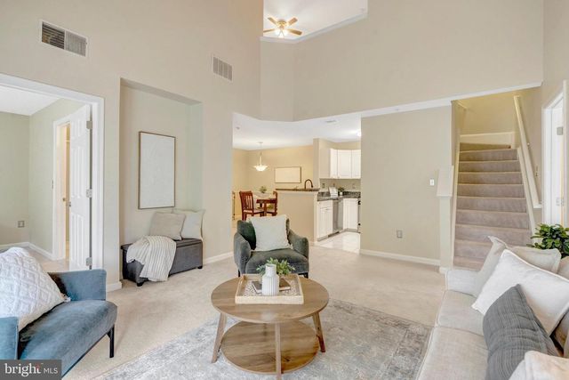 13621 Garfield Pl Apt 302, Woodbridge, VA 22191