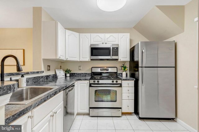 13621 Garfield Pl Apt 302, Woodbridge, VA 22191