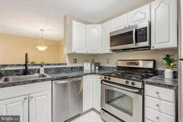 13621 Garfield Pl Apt 302, Woodbridge, VA 22191