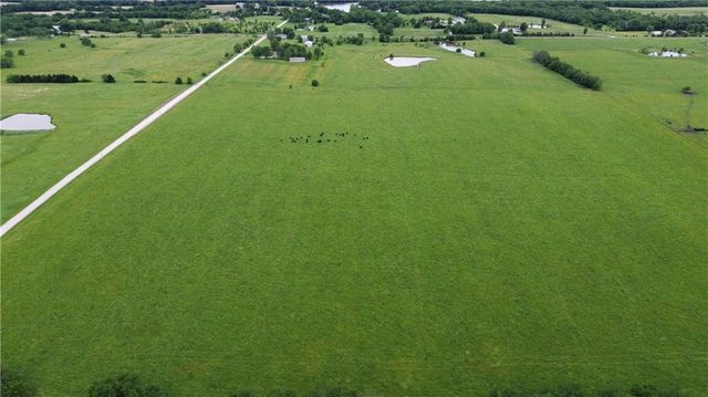 27880 Cedar Niles Road, Paola, KS 66071