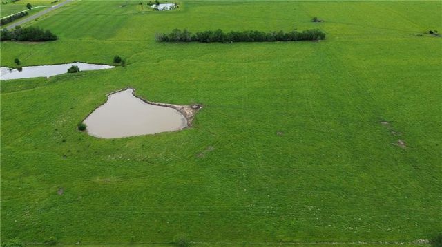 27880 Cedar Niles Road, Paola, KS 66071