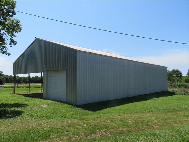 27880 Cedar Niles Road, Paola, KS 66071
