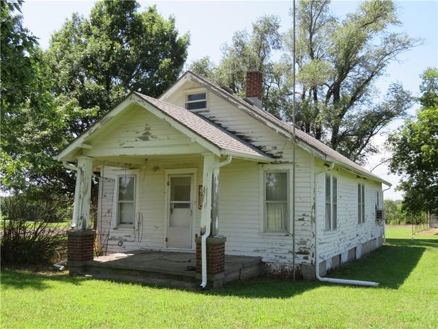 27880 Cedar Niles Road, Paola, KS 66071