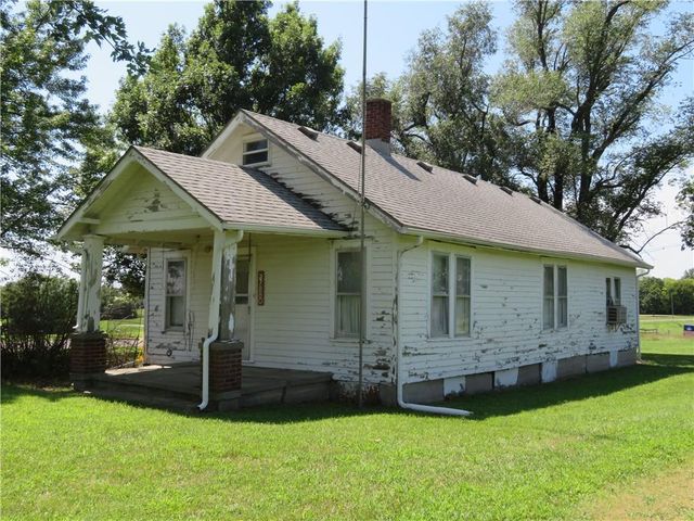 27880 Cedar Niles Road, Paola, KS 66071