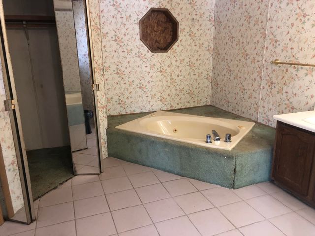 10401 Ozga Street, Romulus, MI 48174