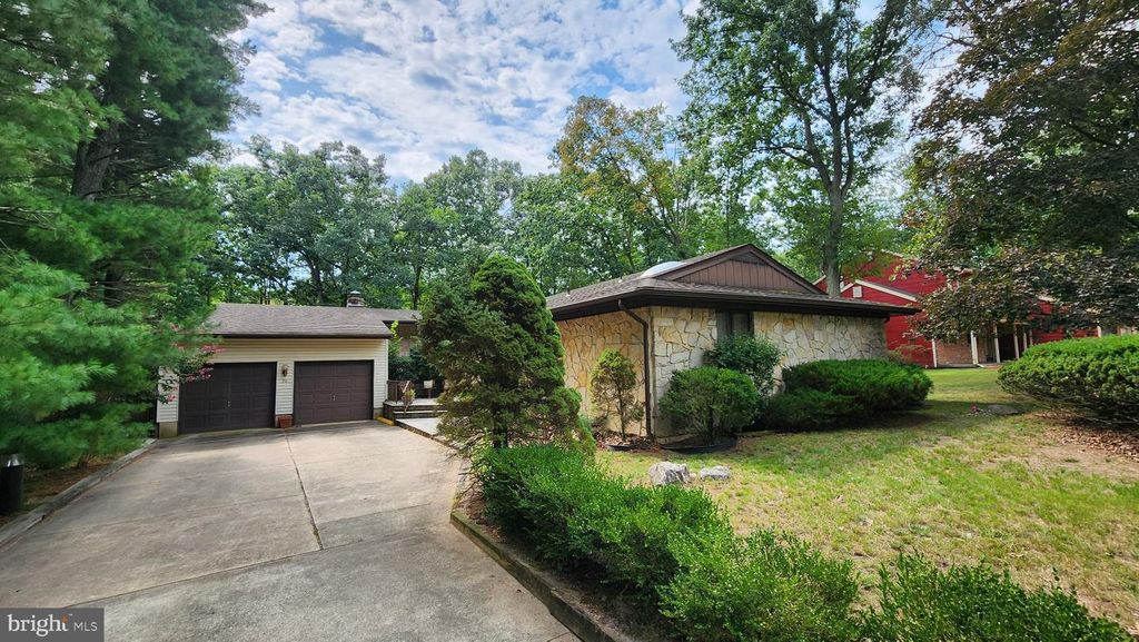 26 BRIARWOOD DR, Voorhees, NJ 08043