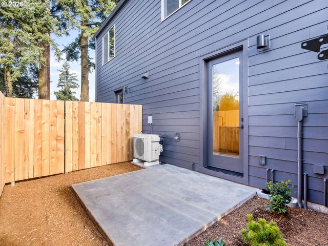 1247 Sw Hume Ct, Portland, OR 97219