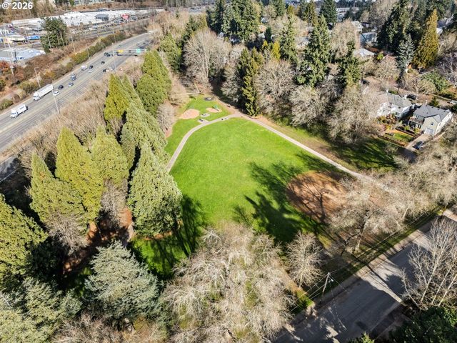 1247 Sw Hume Ct, Portland, OR 97219