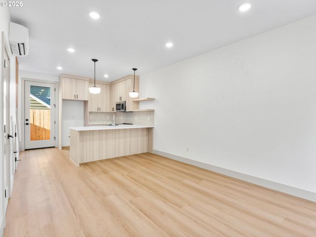1247 Sw Hume Ct, Portland, OR 97219
