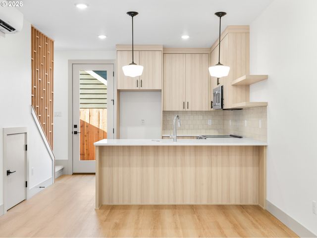 1247 Sw Hume Ct, Portland, OR 97219