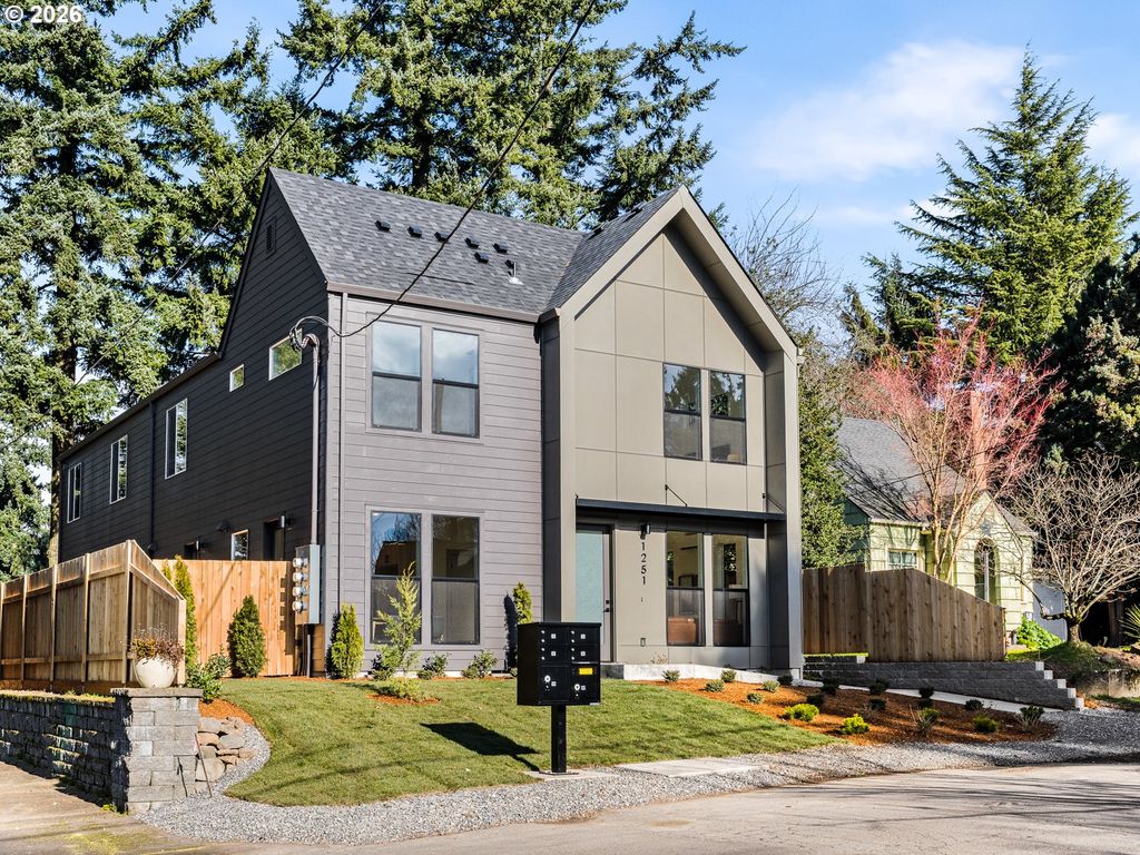 1247 Sw Hume Ct, Portland, OR 97219