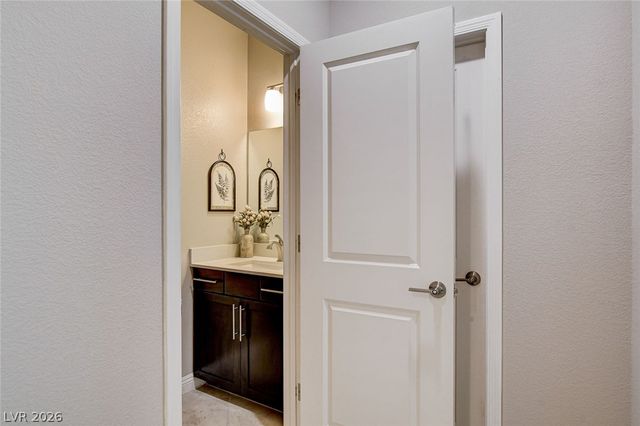 901 Gatesbridge Avenue, Henderson, NV 89012
