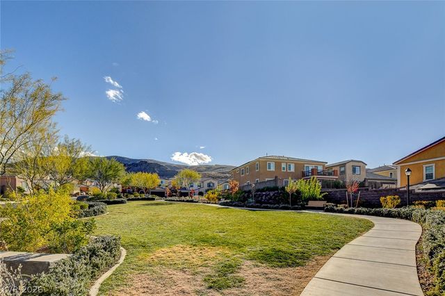 901 Gatesbridge Avenue, Henderson, NV 89012