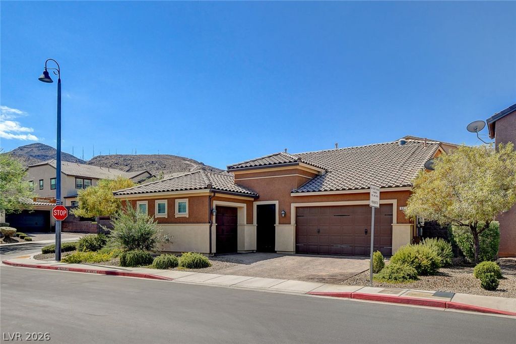 901 Gatesbridge Avenue, Henderson, NV 89012