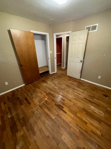 5323 Elmsford Drive, Flint, MI 48532