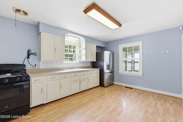 1125 Berry Blvd, Louisville, KY 40215
