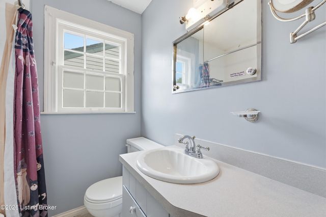 1125 Berry Blvd, Louisville, KY 40215